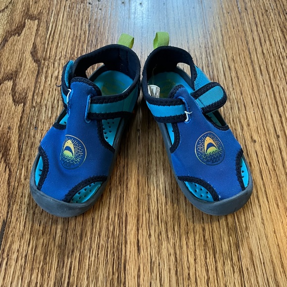 OshKosh Toddler Boy Water Shoes, Size 9 - Picture 1 of 8